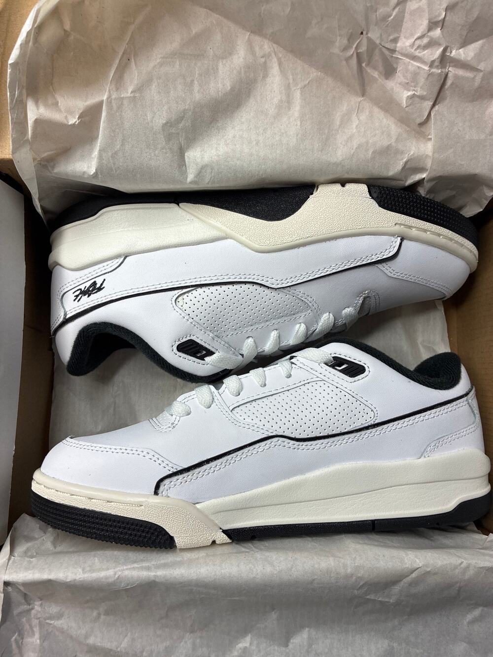 Nike Air Jordan flight court GS size 7y new in box
